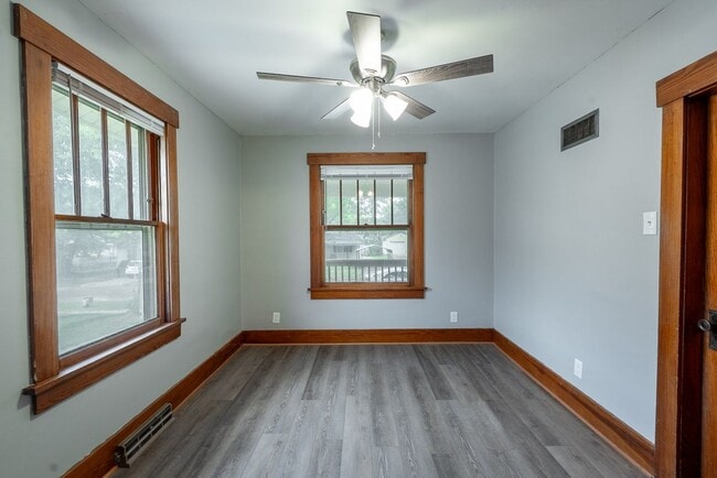 Building Photo - 2215 SW Hazelton Ct