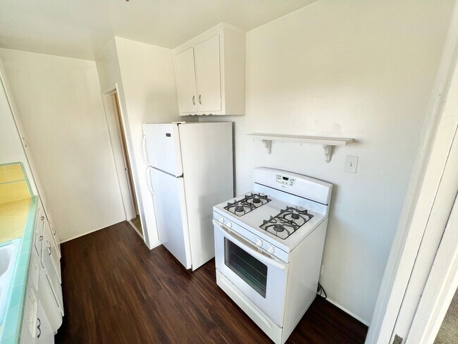 Building Photo - Granada Triplex