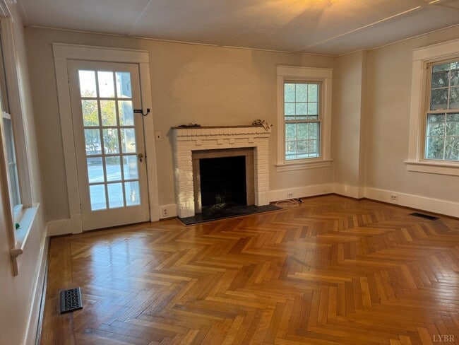 Building Photo - 1506 Hamilton Dr