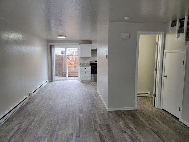 Building Photo - 186-02 Bending