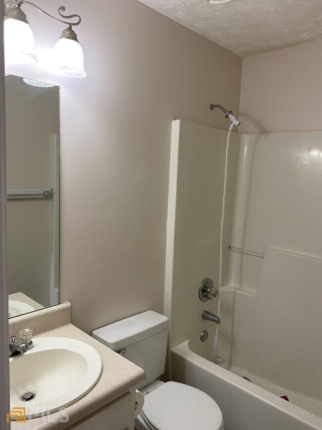 Building Photo - 6440 River Hill Dr