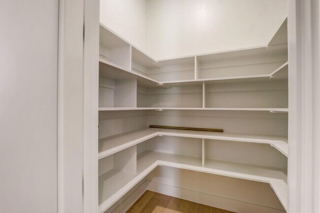 Building Photo - 1007 Meadow Wood Ter