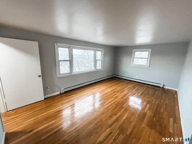 Building Photo - 1254 Reservoir Ave