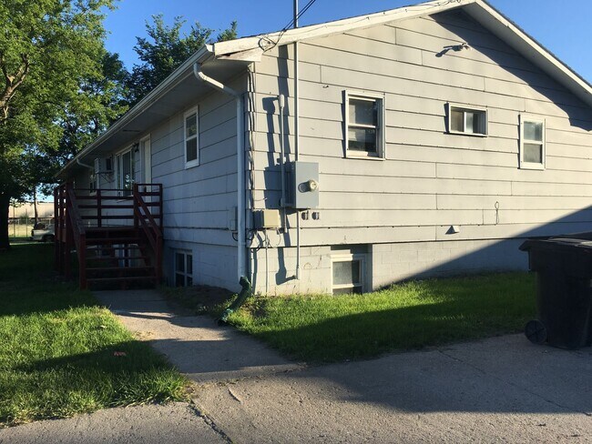 Building Photo - 2016 Dyke Ave