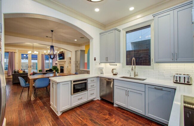 Building Photo - 1204 E 29th St