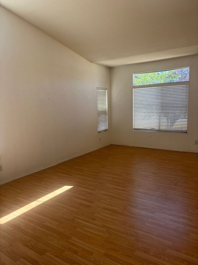 Building Photo - A $200 Move-In Special!  4-BedroomSpacious Home