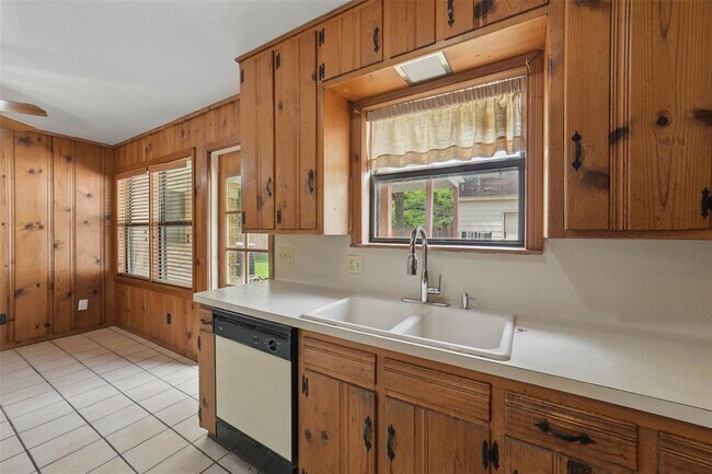 Building Photo - 9030 Bassoon Dr