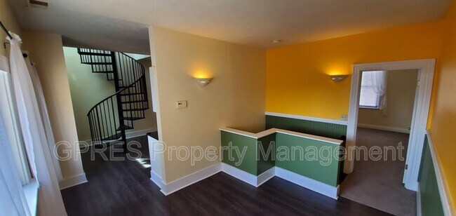 Building Photo - 1109 Goettmann St