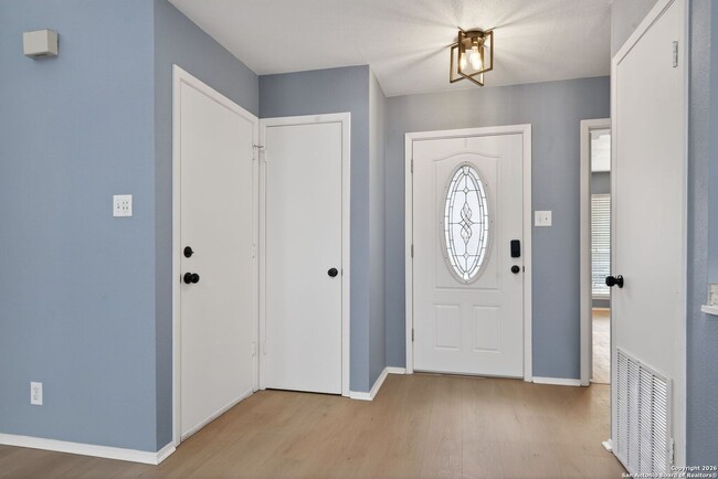 Building Photo - 2415 Moss Terrace