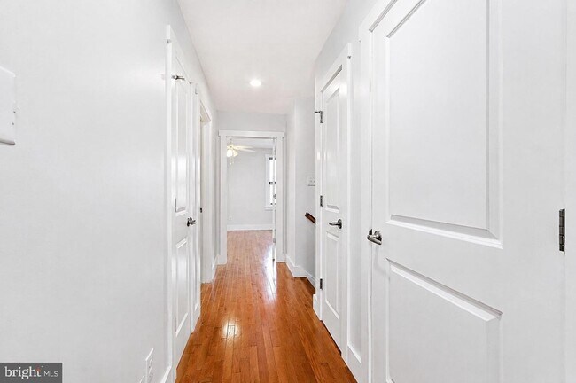 Building Photo - 457 S 6th St