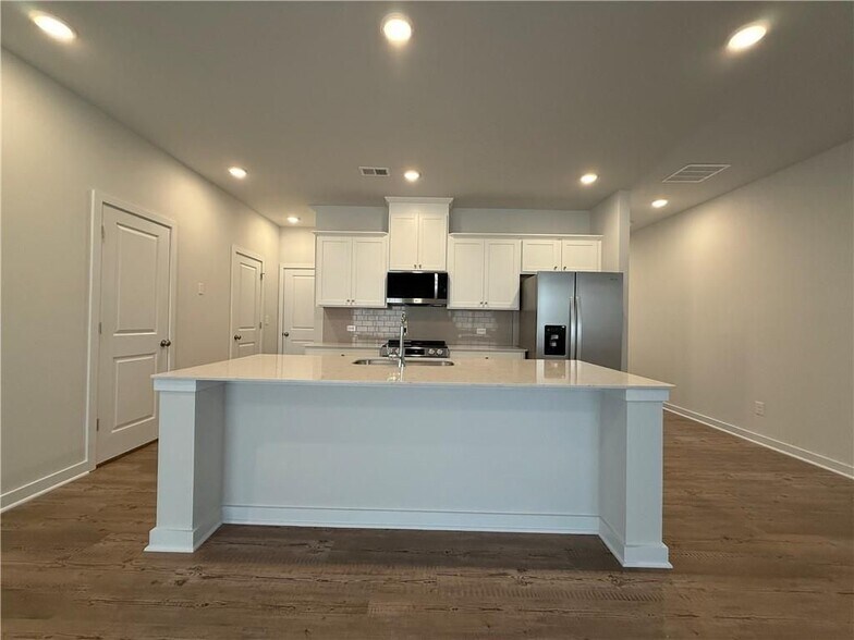 Building Photo - 7309 Mulberry St