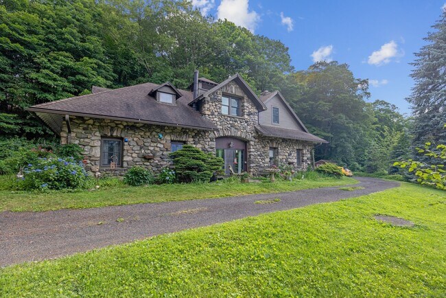 Primary Photo - 49 Grandview Dr