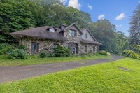 Building Photo - 49 Grandview Dr