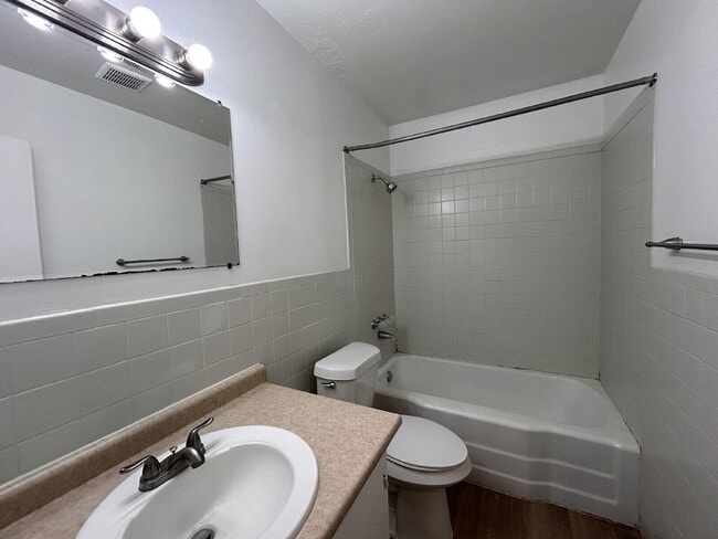 Building Photo - 2812 43rd St