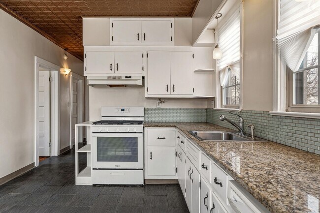 Building Photo - 1136 Avenue C