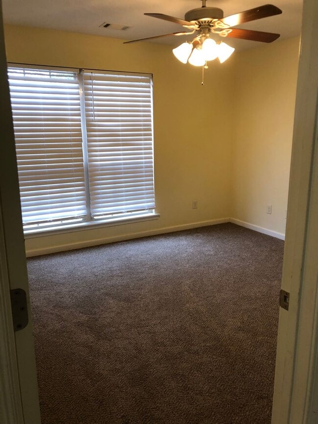 Building Photo - Beautiful 3 Bedroom Home in a Quiet Searcy Neighborhood!