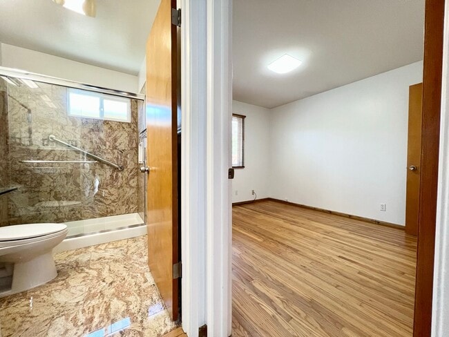 Building Photo - Updated 3-Bed / 2-Bath Single-Family Home!