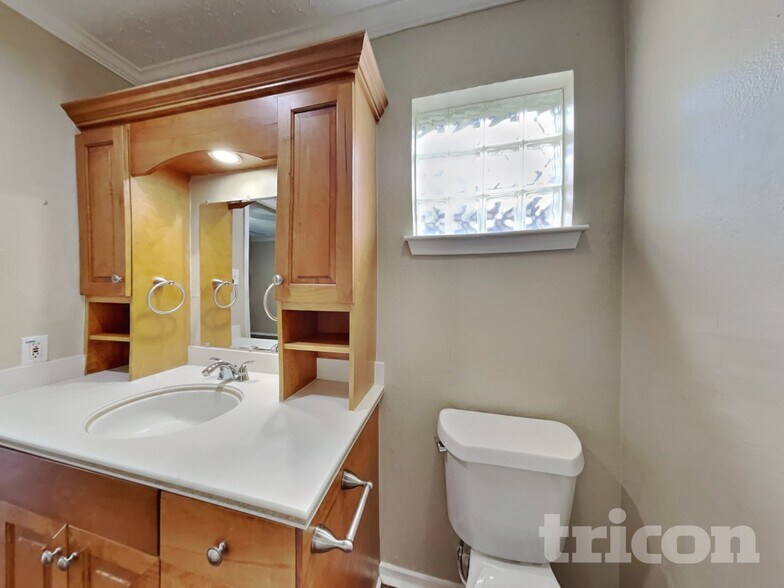 Building Photo - 16231 Cypress Point Dr