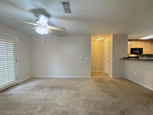 Building Photo - Gated community!  Amenities Galore! Close ...