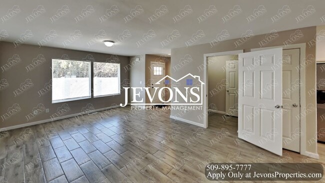 Building Photo - 1912 W Mead Ave