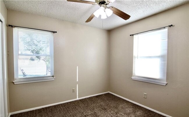 Building Photo - 3-bedroom 2-bathroom home on a corner lot!