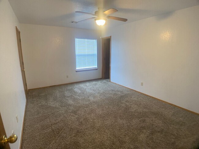 Building Photo - Moore 3 Bed 2 Bath
