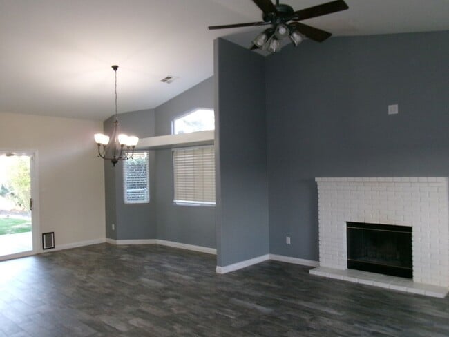 Building Photo - NW-WITH POOL !