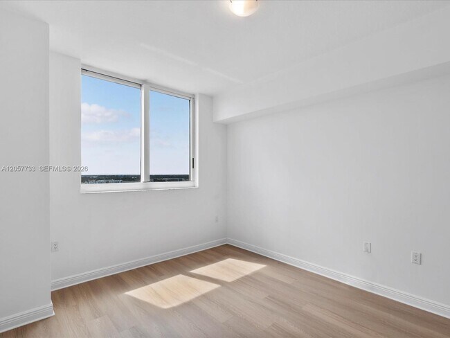 Building Photo - 1745 E Hallandale Beach Blvd