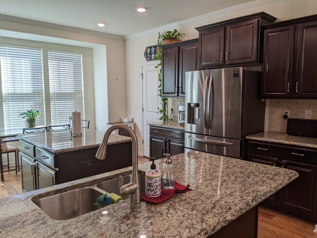 Building Photo - 623 Edgewater Ridge Ct