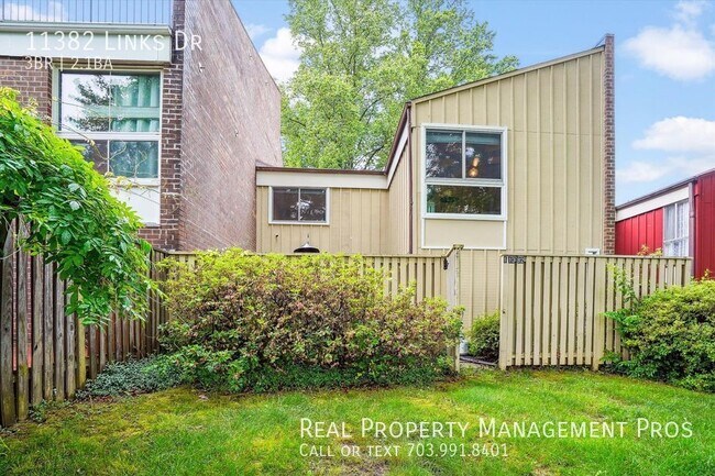 Building Photo - 11382 Links Dr