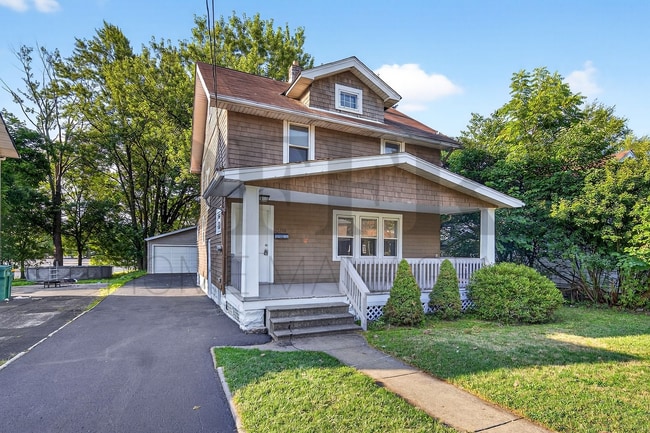 Building Photo - 15748 Friend Ave
