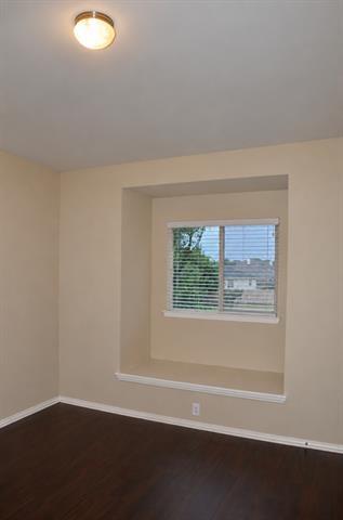 Building Photo - 404 Hummingbird Dr