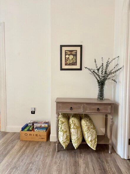 Living Room - 315 S Washington St