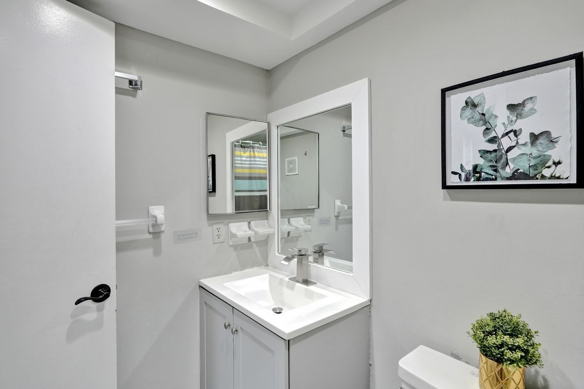 Building Photo - 335 SW 20th St