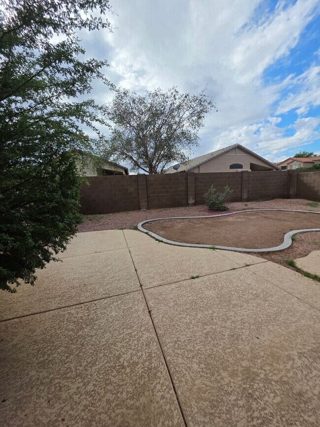Building Photo - Single Story Large 4 bedroom- Maricopa