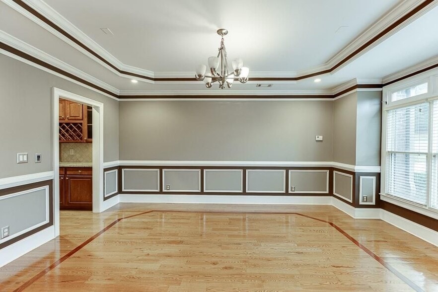 Building Photo - 940 Chateau Forest Rd