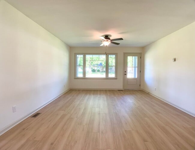 Building Photo - 427 Wayne Dr