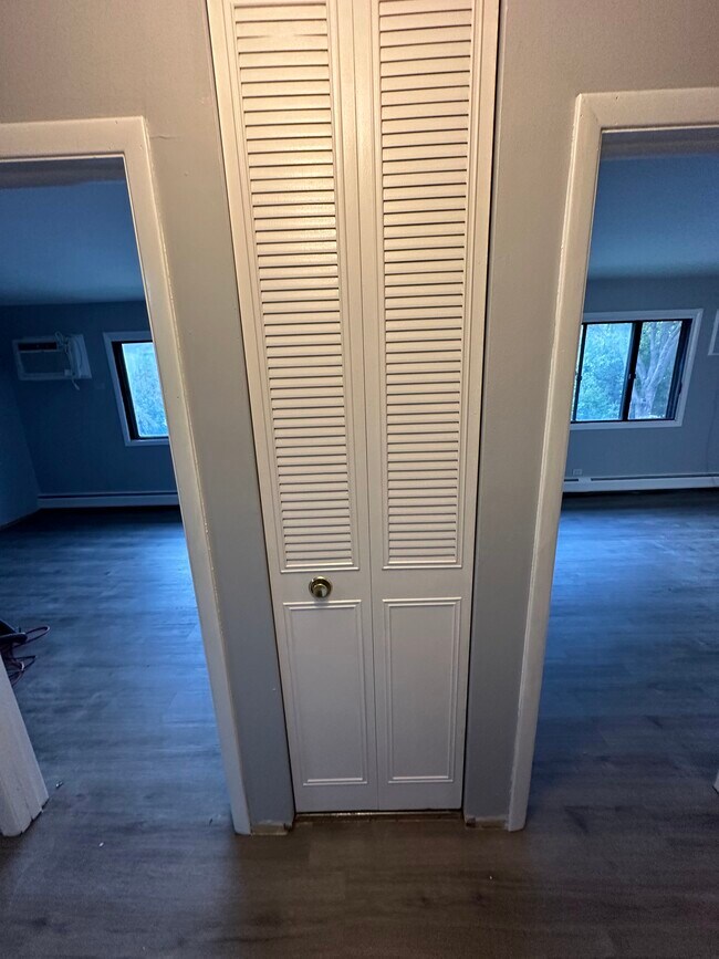 Building Photo - 2500 Bayside Dr