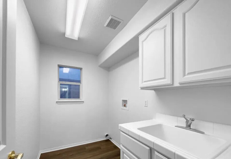 Building Photo - 7323 Ojai Dr