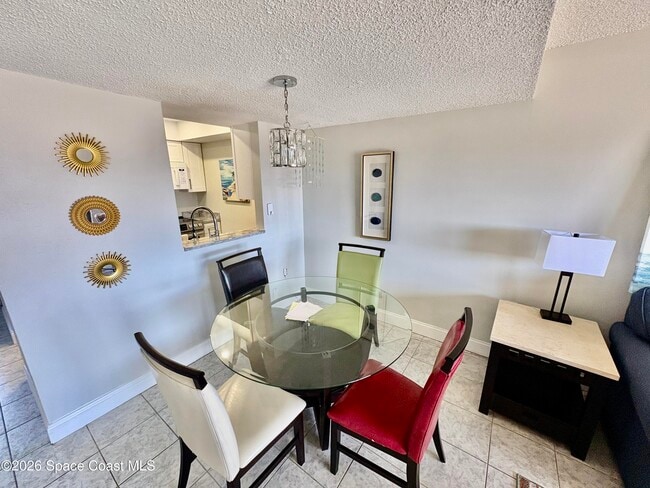 Building Photo - 7101 Ridgewood Ave