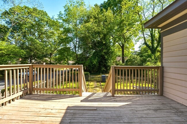 Building Photo - 506 Mellview Ave SW