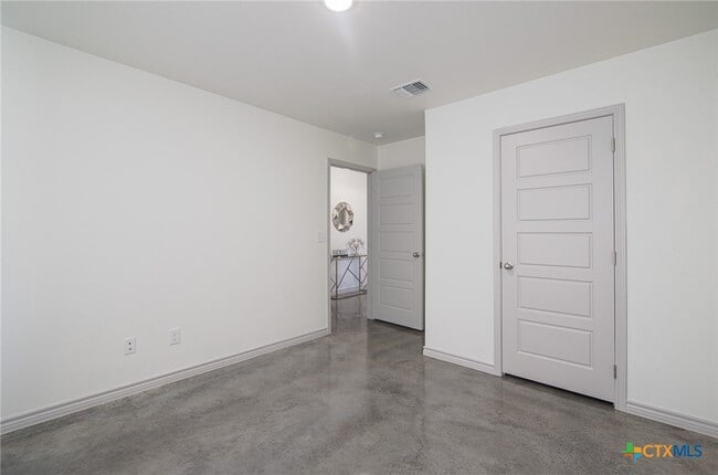 Building Photo - 765 Freedom Cir