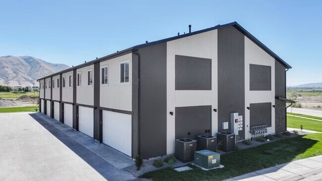 Building Photo - NT 3337