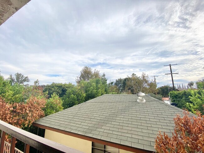 Building Photo - 5711 Camellia Ave