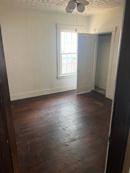 Building Photo - 6 Caroline St