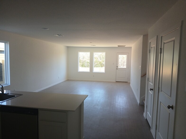 Building Photo - 705 Canyon Run