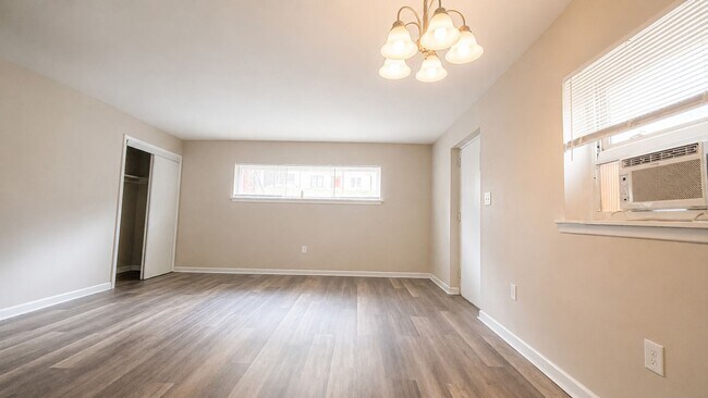 Building Photo - 2744 Miles Cir