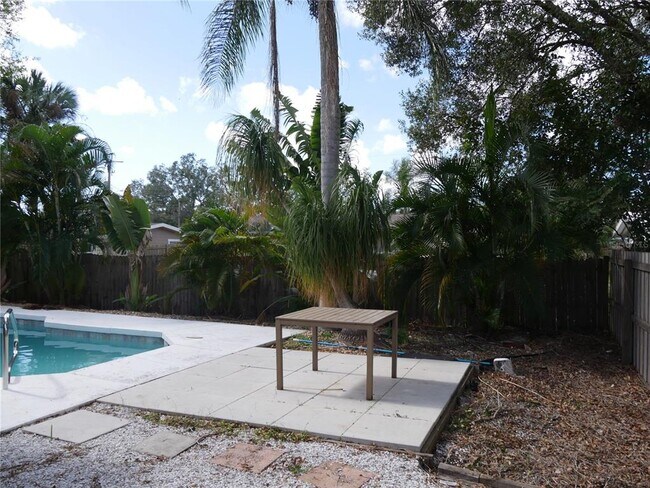 Building Photo - 3026 Vinson Ave