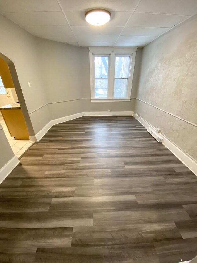 Building Photo - Newly Renovated 4 Bedroom, 1.5 Bathroom in...