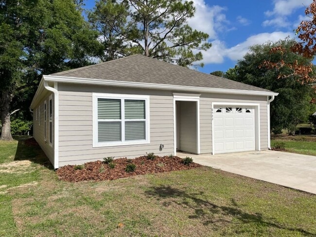 Building Photo - 3/2 in Turkey Creek!